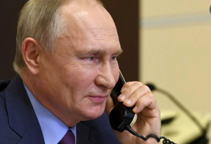Putin no telefone