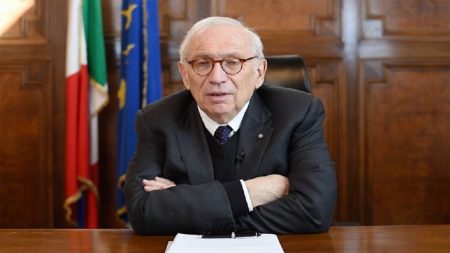 Le ministre Bianchi signe la loi d'orientation pour 2022