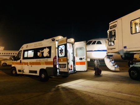 緊急医療輸送：ラメーツィアテルメからローマへの新生児の救命飛行