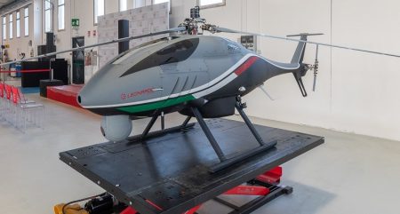 ليوناردو: AWHero تحصل على أول شهادة عسكرية في العالم لطائرة هليكوبتر موجهة عن بعد في فئتها