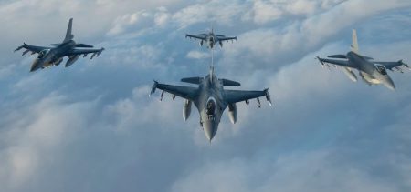 Cavalese, sorvolo aerei militari: F-16 belgi di rientro dall’ Italia