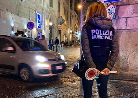 Policía local de Nápoles: controles de Movida