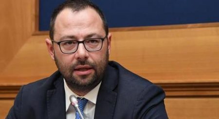 Ministro Patuanelli interviene en contratos de cadena de suministro