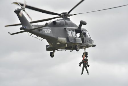 Todi: elicottero Aeronautica Militare soccorre boscaiolo infortunato
