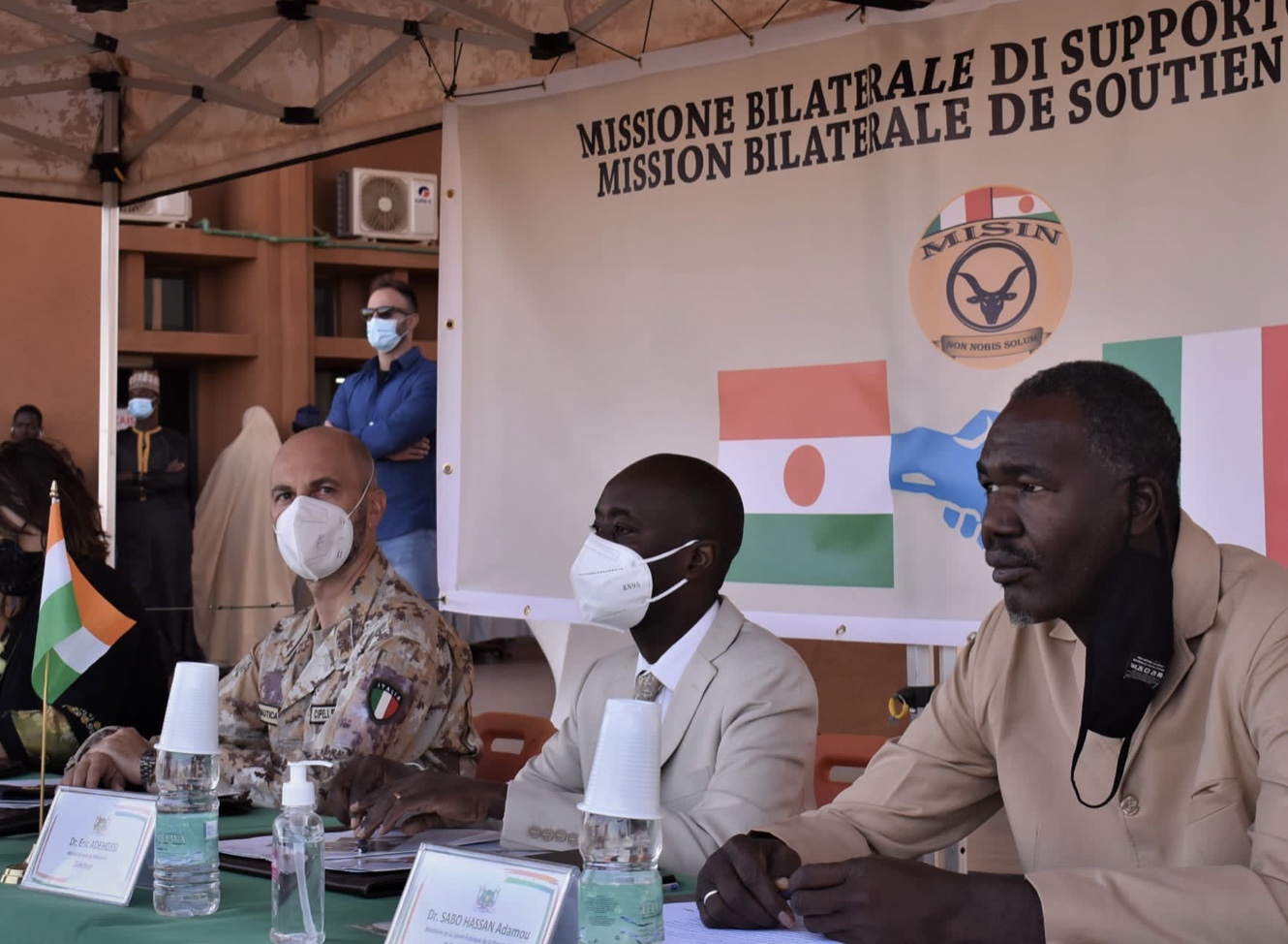 防衛-ニジェールのマエチ：MISINとイタリア大使館がニアメ病院に医療機器を届ける