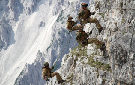 يبدأ الجيش احتفالات الذكرى 150 لتأسيس قواته في جبال الألب