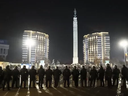 چتربازان روسی در قزاقستان برای سرکوب ناآرامی های خشونت آمیز