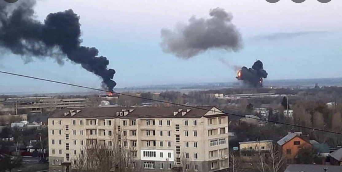 کیف محاصرے میں ہے، جبکہ امریکہ، یورپی یونین اور برطانیہ کی پابندیوں نے ماسکو کو نشانہ بنایا ہے۔
