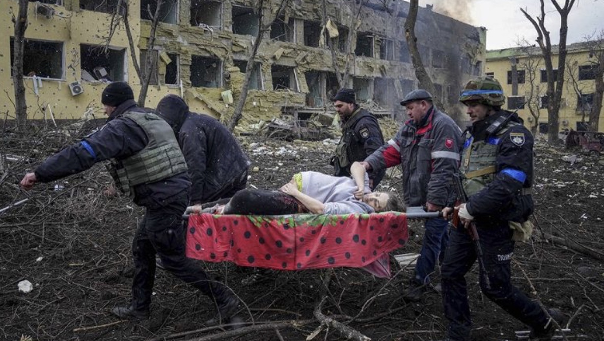 أوكرانيا ، باستخدام "القنابل الغبية" ، أصابت مستشفى الأطفال