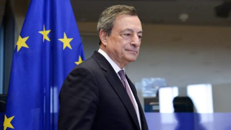 Ucraina: Draghi in Aula, pase possibile solo se uniti