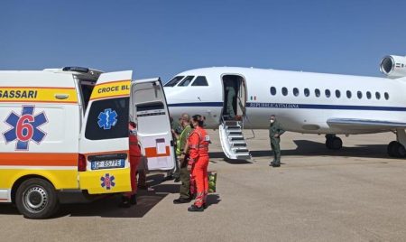 ایئر فورس: چھوٹی بچی کو فوری طور پر ایک فوجی پرواز میں الجیرو سے جینوا لے جایا گیا۔