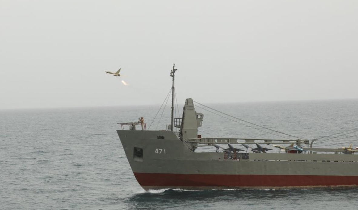 イランは武装したドローンを軍艦に搭載
