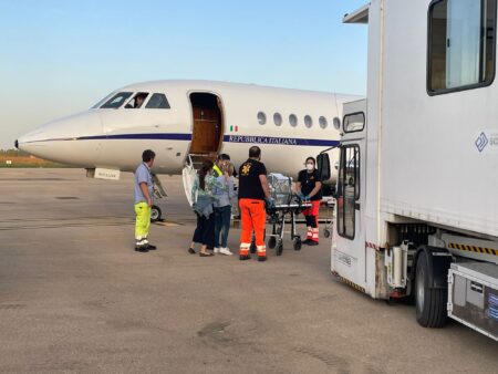 Neonato di 7 giorni trasportato con un velivolo dell’Aeronautica Militare da Alghero a Genova
