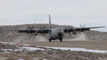 C-130-italian-tierras-en-antártida-1
