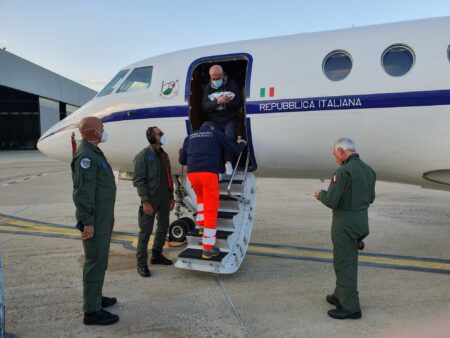 Falcon 50 dell’Aeronautica Militare in volo da Cagliari a Ciampino per trasportare una bimba in pericolo di vita