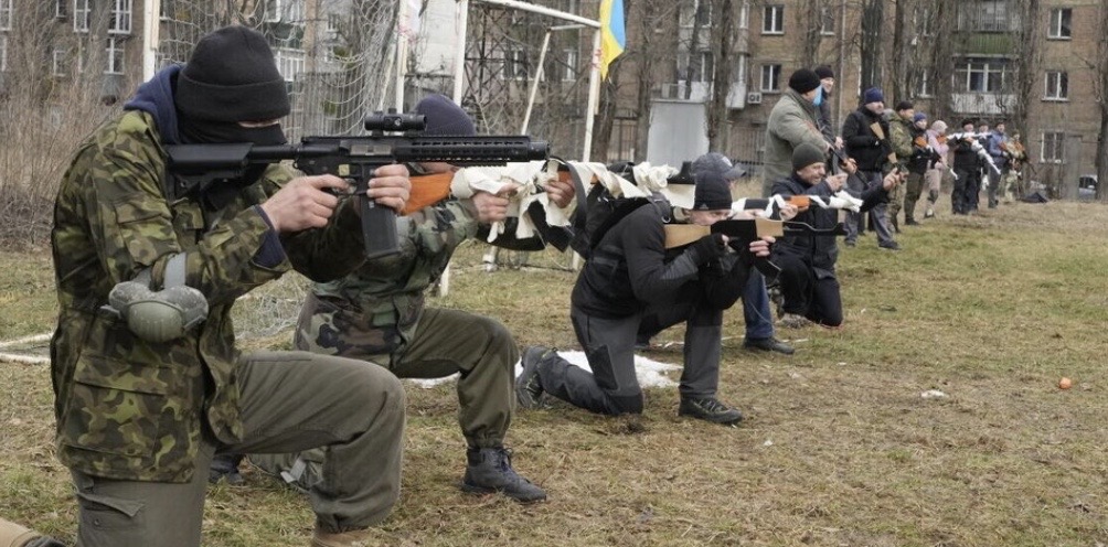 Parte delle armi destinate all’Ucraina nel mercato nero? Un’inchiesta e la propaganda russa lanciano l’allarme