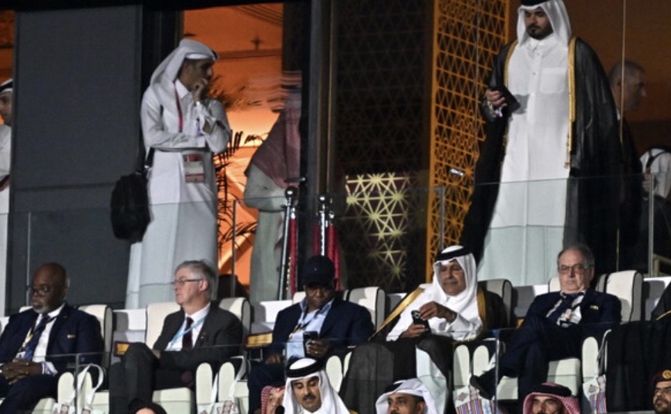 Katar bağlantıları. Kurumları, kültürü etkileyen ve camiler inşa eden dünya çapında bir ağ