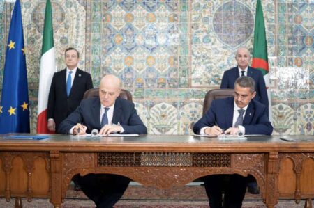 Eni e Sonatrach firmano accordi per accelerare la riduzione delle emissioni e rafforzare la sicurezza energetica