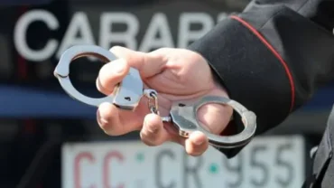 carabinieri-handcuffs.jpg