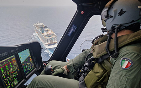 Bir yolcu gemisinde hastalanan bir kadını kurtarmak için Hava Kuvvetleri HH-139B için acil uçuş