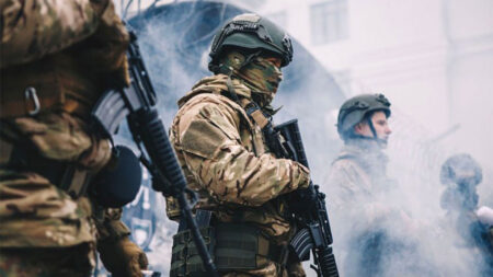 توغل الجماعات شبه العسكرية الروسية عبر الحدود في الأزمة الأوكرانية ومسألة استخدام القوة والدفاع عن النفس