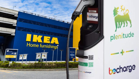 プレニチュードとイケア、スウェーデンの会社の駐車場に電気自動車用の新しい充電ステーションを設置するパートナーシップを締結
