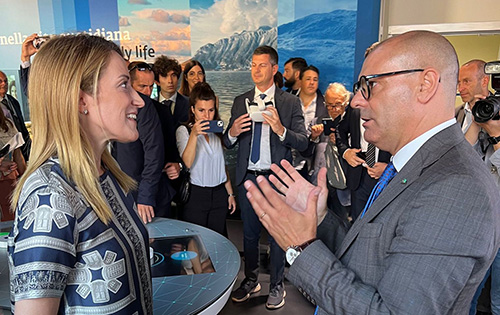Метаверсе, Метсола са младима виртуелна тура у Плеанарији сали Европског парламента
