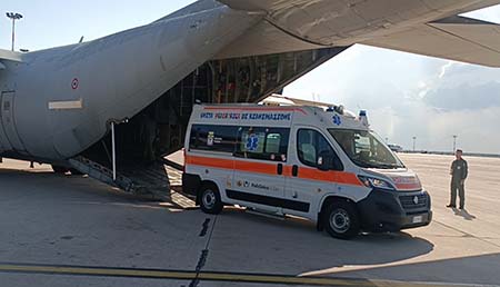 Barn i livsfare overført med ambulanse med fly fra Lecce til Pratica di Mare