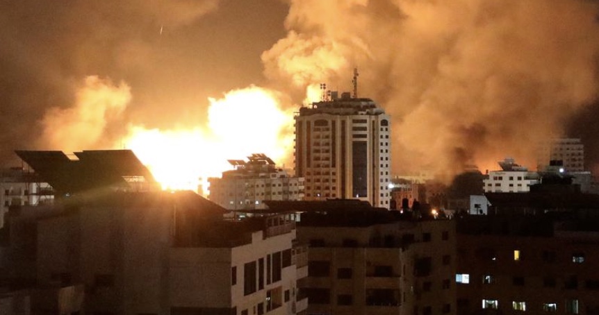 Masacre hospitalaria en Gaza, 500 muertos. Israel y Hamás se acusan mutuamente. Disturbios en Cisjordania