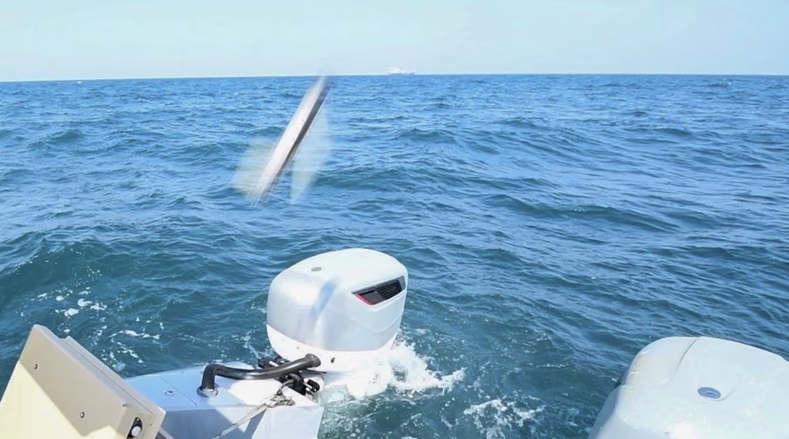 Cvičenie amerického námorníctva s námornými dronmi. Cieľ zasiahnutý bezpilotným plavidlom