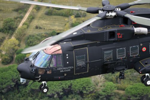 Elicottero atterra fuori campo in provincia di Latina dopo urto con cavi elettrici