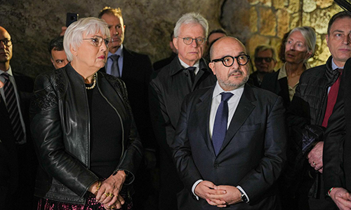 Roth și Sangiuliano aduc un omagiu victimelor la Fosse Ardeatine și la Portico d'Ottavia