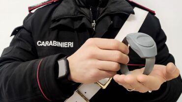 electronic-bracelet-carabinieri